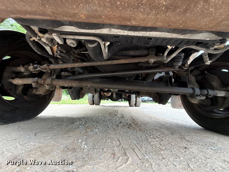 image for item ET6375 2005 Ford F450 Super Duty flatbed truck