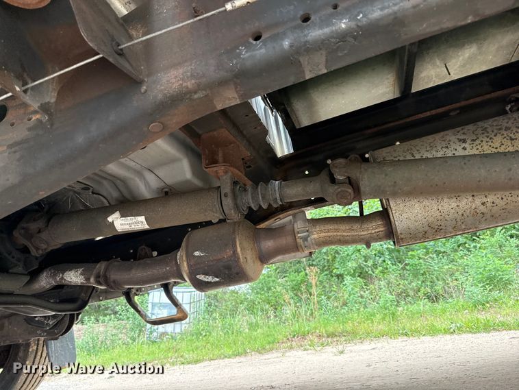 image for item ET6375 2005 Ford F450 Super Duty flatbed truck
