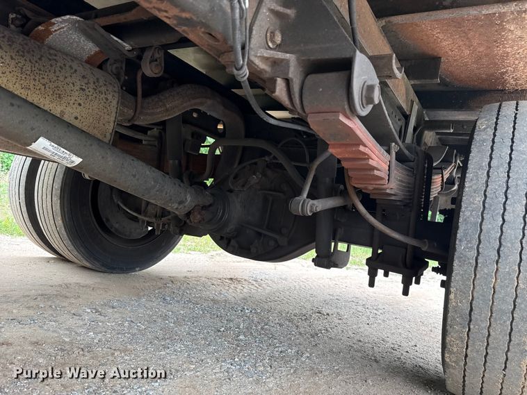 image for item ET6375 2005 Ford F450 Super Duty flatbed truck