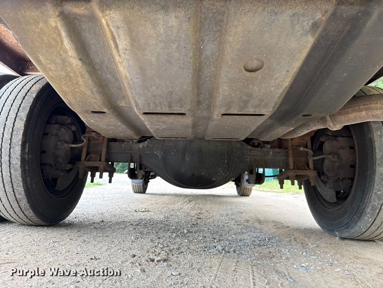 image for item ET6375 2005 Ford F450 Super Duty flatbed truck