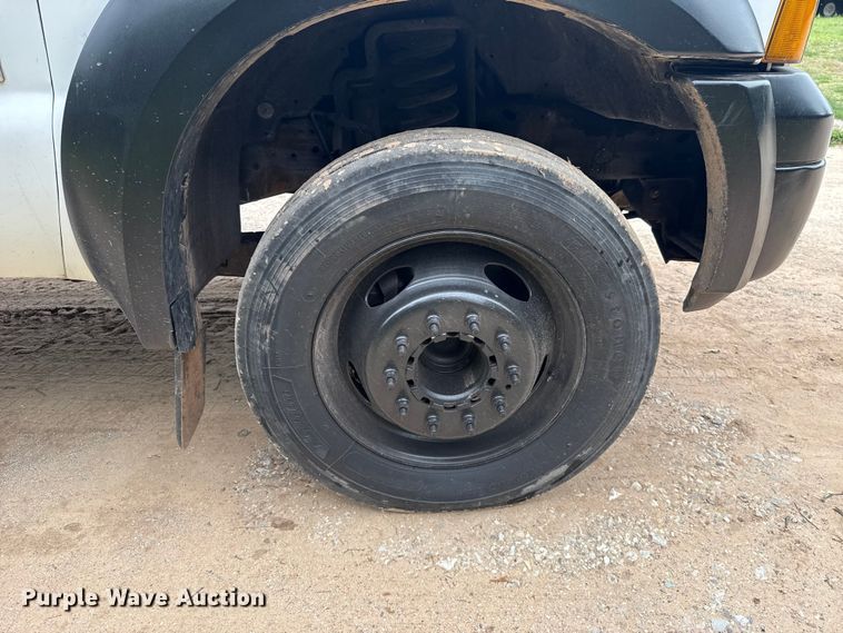 image for item ET6375 2005 Ford F450 Super Duty flatbed truck