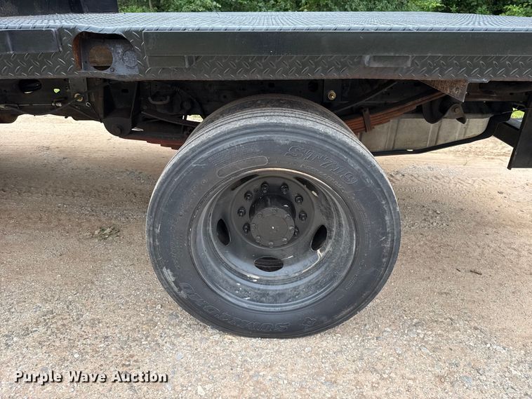 image for item ET6375 2005 Ford F450 Super Duty flatbed truck