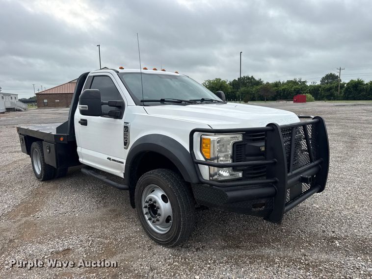 image for item ET6377 2017 Ford F550 Super Duty flatbed truck