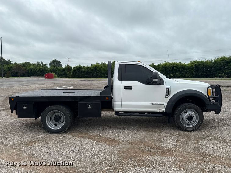 image for item ET6377 2017 Ford F550 Super Duty flatbed truck