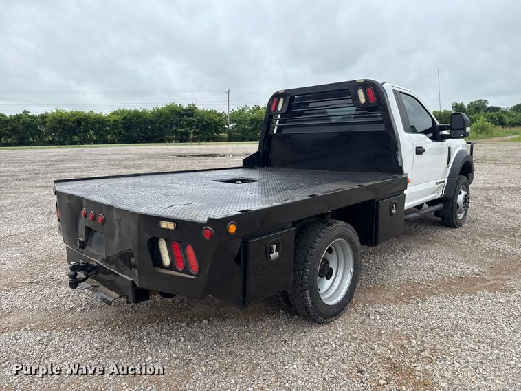 image for item ET6377 2017 Ford F550 Super Duty flatbed truck