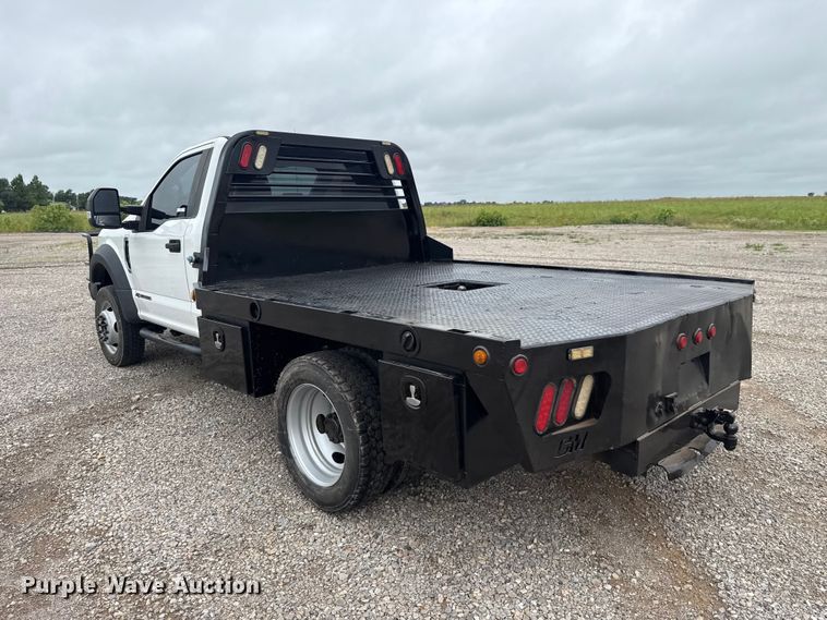 image for item ET6377 2017 Ford F550 Super Duty flatbed truck