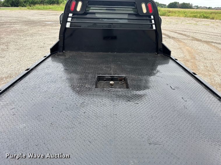 image for item ET6377 2017 Ford F550 Super Duty flatbed truck
