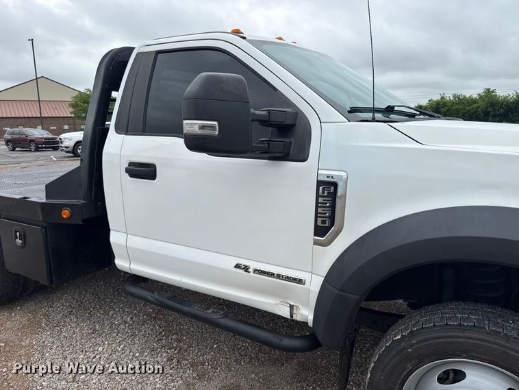 image for item ET6377 2017 Ford F550 Super Duty flatbed truck