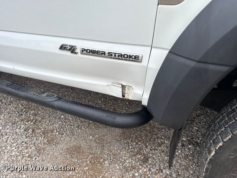 image for item ET6377 2017 Ford F550 Super Duty flatbed truck