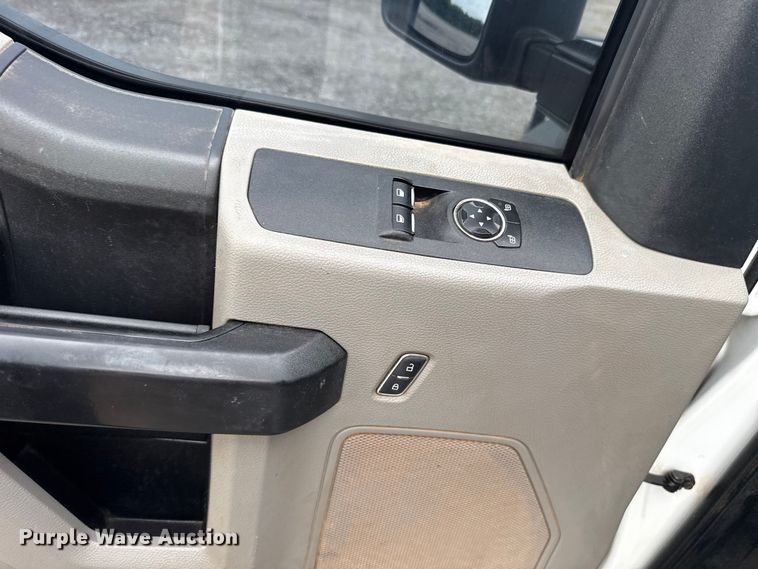 image for item ET6377 2017 Ford F550 Super Duty flatbed truck