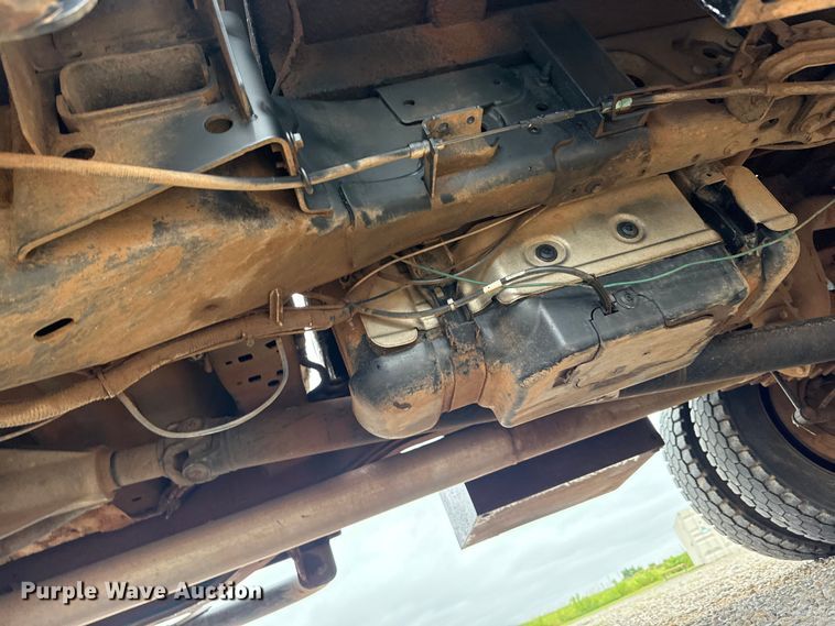 image for item ET6377 2017 Ford F550 Super Duty flatbed truck