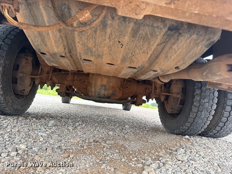 image for item ET6377 2017 Ford F550 Super Duty flatbed truck