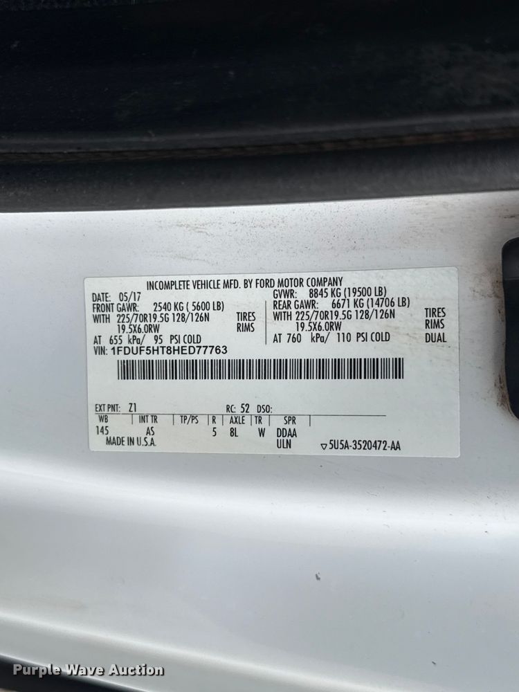 image for item ET6377 2017 Ford F550 Super Duty flatbed truck