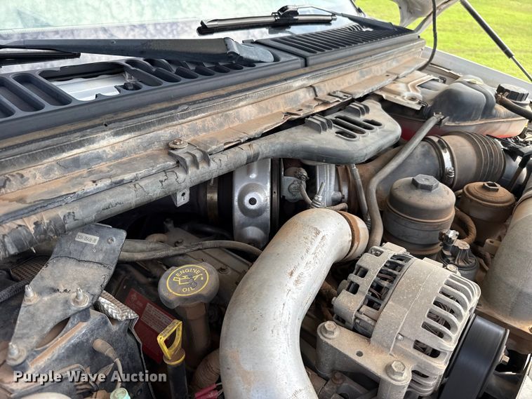 image for item ET6393 2005 Ford F350 Super Duty bale bed pickup truck