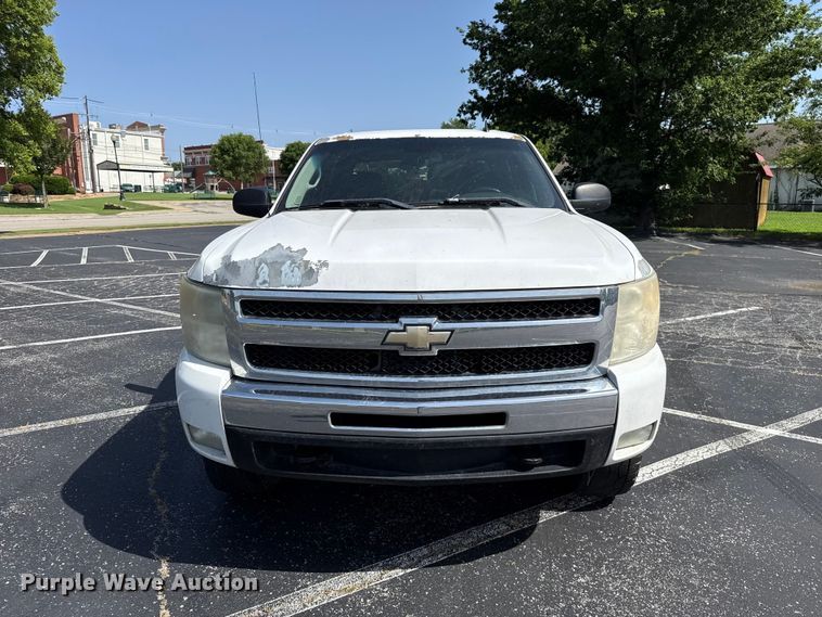 image for item ET6402 2011 Chevrolet Silverado 1500 Crew Cab pickup truck