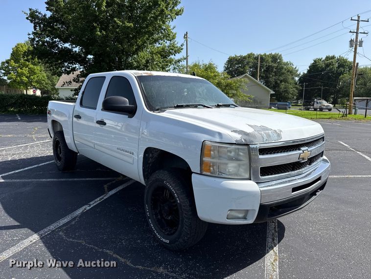 image for item ET6402 2011 Chevrolet Silverado 1500 Crew Cab pickup truck