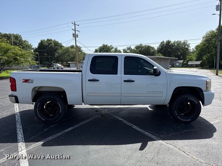image for item ET6402 2011 Chevrolet Silverado 1500 Crew Cab pickup truck