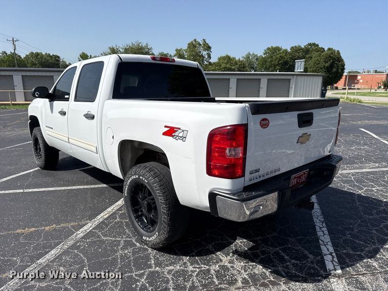 image for item ET6402 2011 Chevrolet Silverado 1500 Crew Cab pickup truck