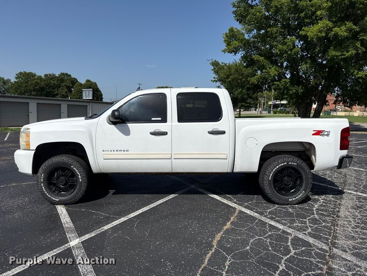 image for item ET6402 2011 Chevrolet Silverado 1500 Crew Cab pickup truck
