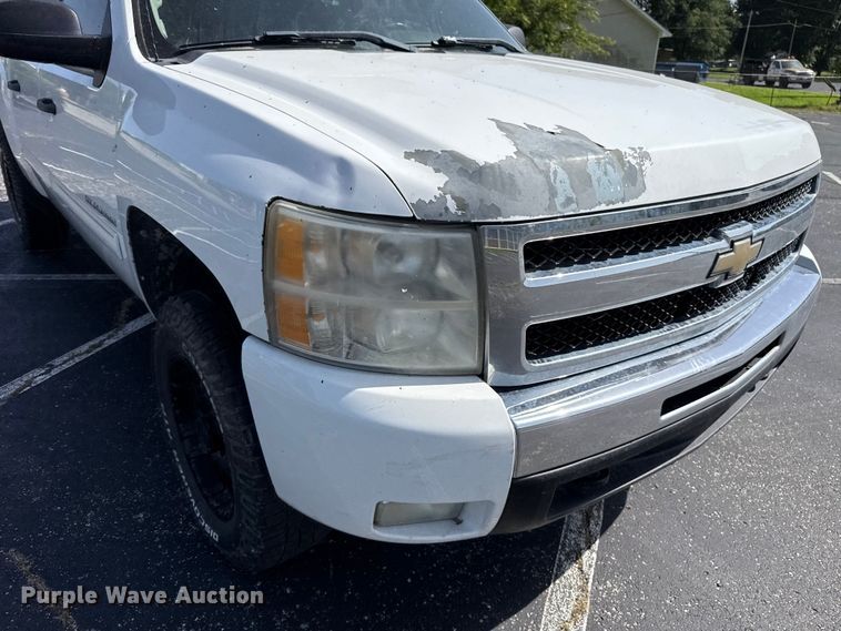 image for item ET6402 2011 Chevrolet Silverado 1500 Crew Cab pickup truck