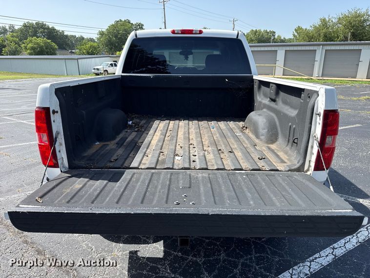 image for item ET6402 2011 Chevrolet Silverado 1500 Crew Cab pickup truck