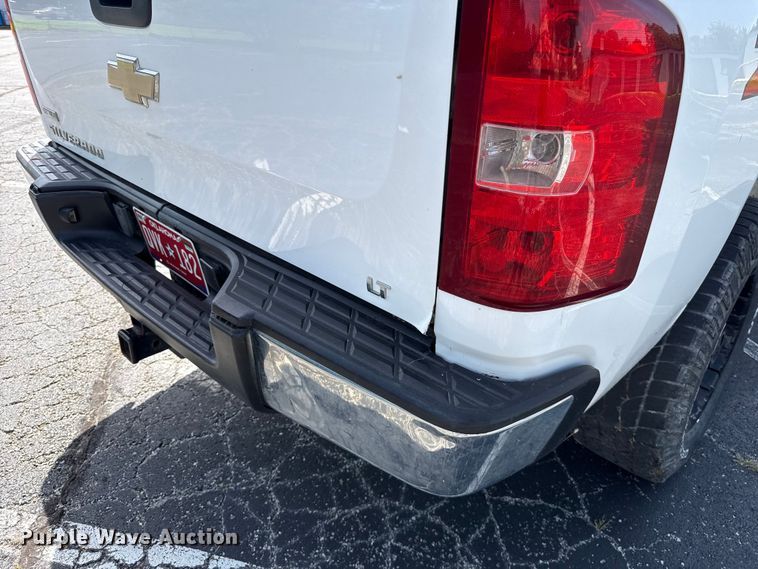 image for item ET6402 2011 Chevrolet Silverado 1500 Crew Cab pickup truck