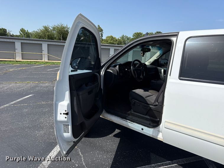 image for item ET6402 2011 Chevrolet Silverado 1500 Crew Cab pickup truck