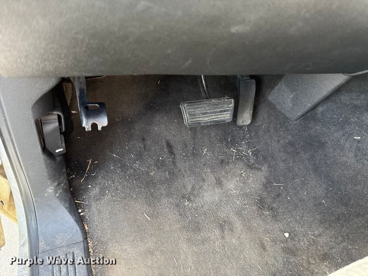 image for item ET6402 2011 Chevrolet Silverado 1500 Crew Cab pickup truck