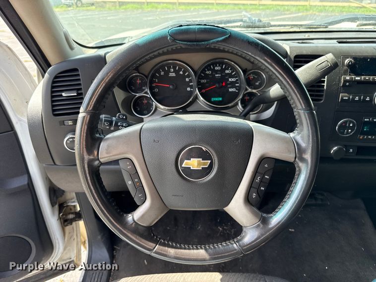 image for item ET6402 2011 Chevrolet Silverado 1500 Crew Cab pickup truck