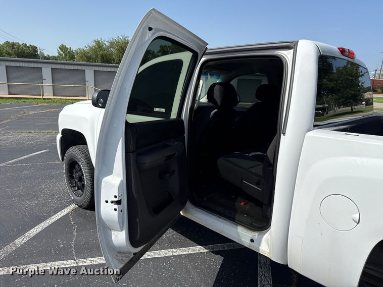 image for item ET6402 2011 Chevrolet Silverado 1500 Crew Cab pickup truck