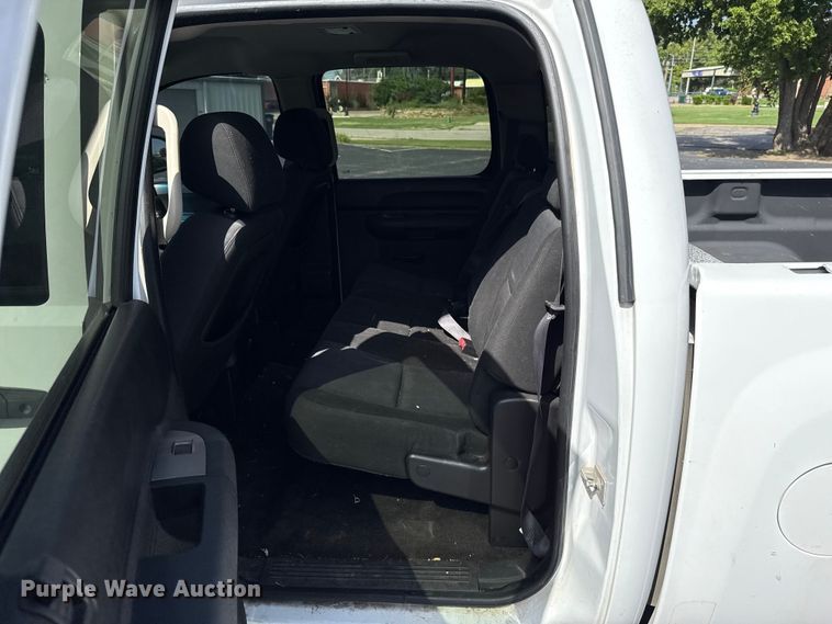 image for item ET6402 2011 Chevrolet Silverado 1500 Crew Cab pickup truck