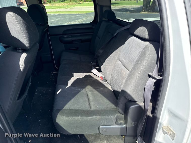 image for item ET6402 2011 Chevrolet Silverado 1500 Crew Cab pickup truck