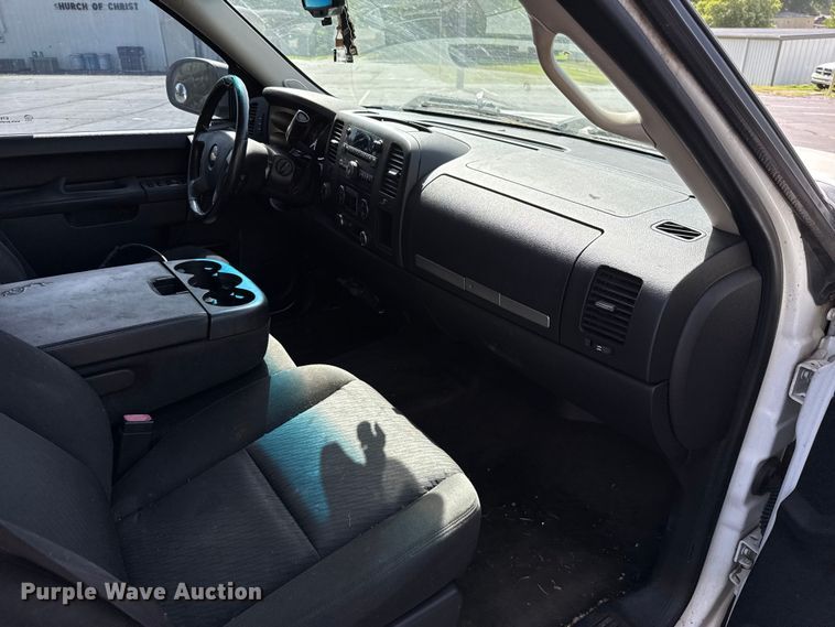 image for item ET6402 2011 Chevrolet Silverado 1500 Crew Cab pickup truck