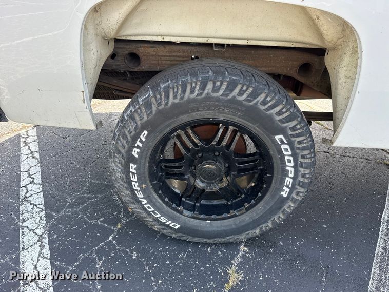 image for item ET6402 2011 Chevrolet Silverado 1500 Crew Cab pickup truck