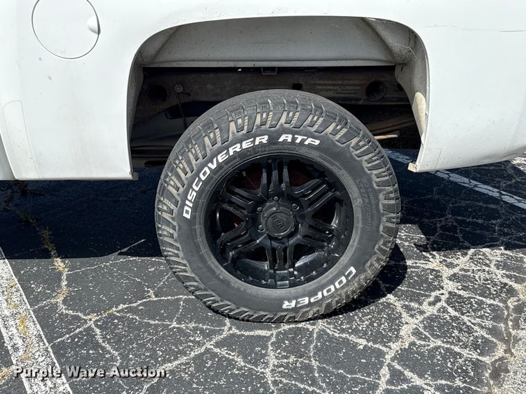 image for item ET6402 2011 Chevrolet Silverado 1500 Crew Cab pickup truck