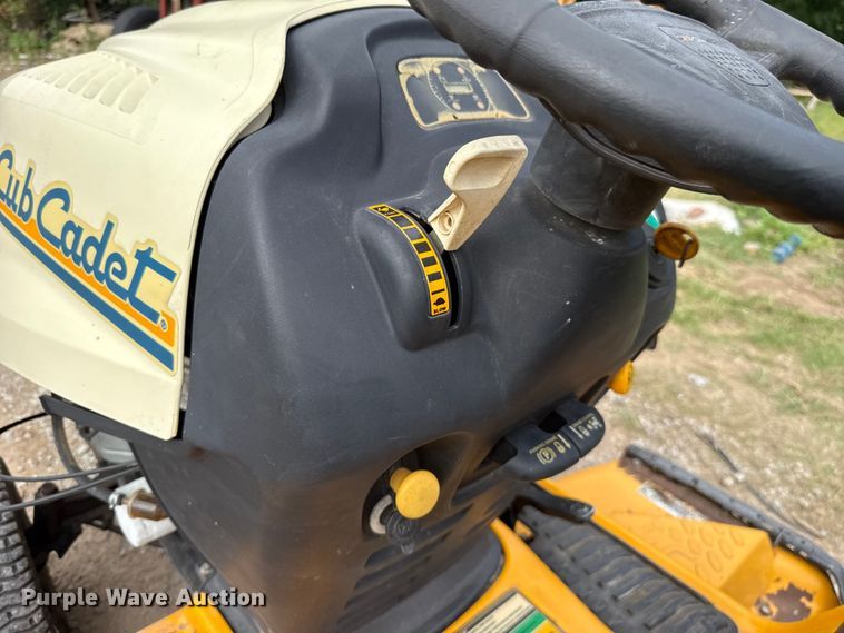 image for item ET6419 2006 Cub Cadet GT1554 lawn mower