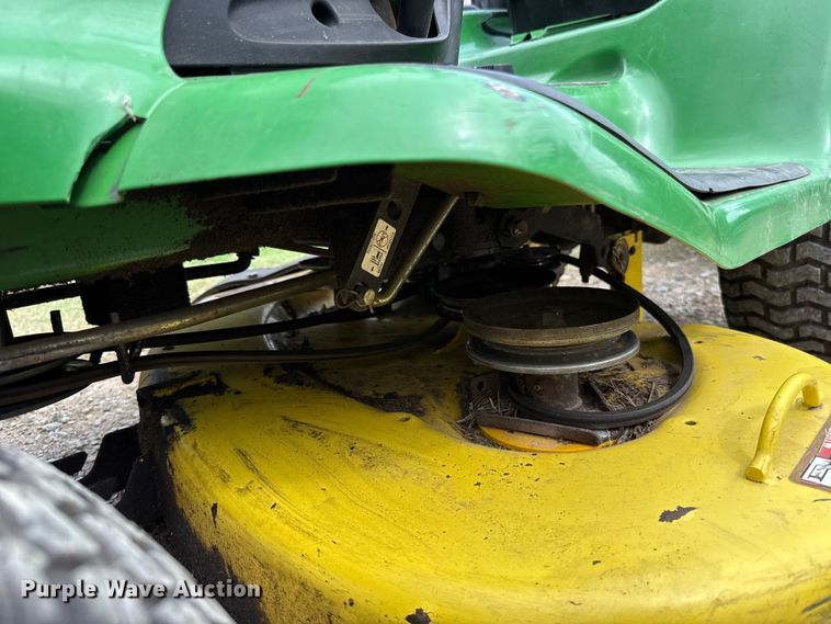 image for item ET6420 John Deere LT133 lawn mower