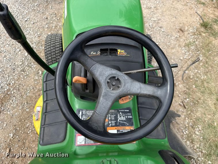 image for item ET6420 John Deere LT133 lawn mower