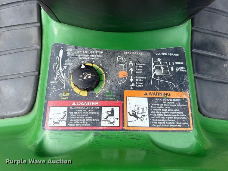 image for item ET6420 John Deere LT133 lawn mower