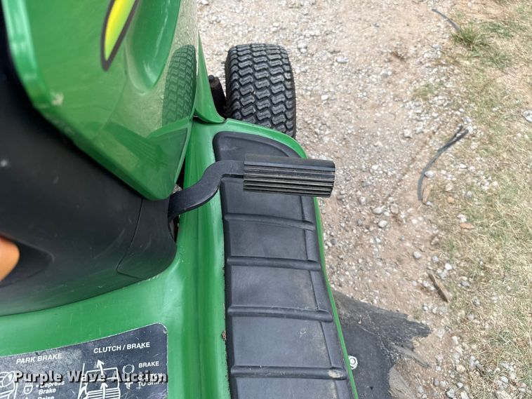 image for item ET6420 John Deere LT133 lawn mower