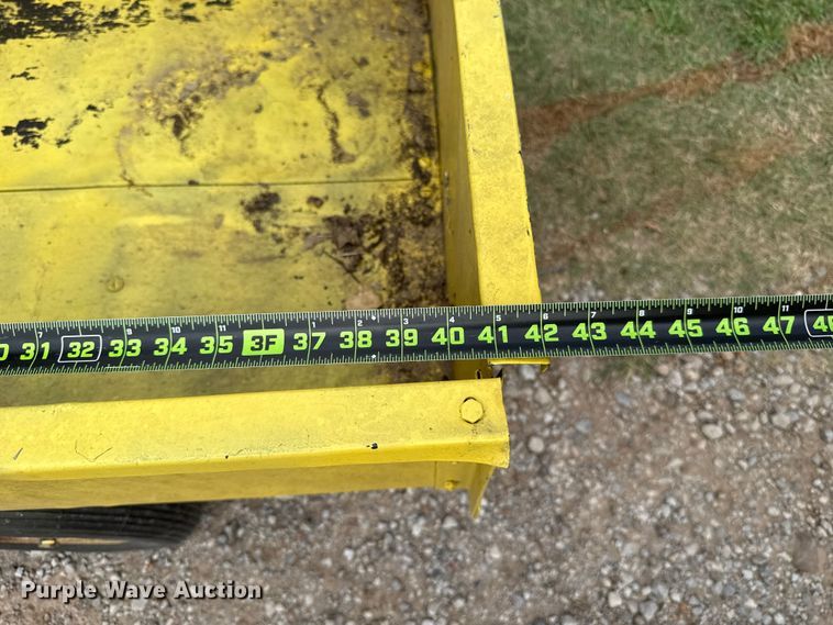 image for item ET6420 John Deere LT133 lawn mower
