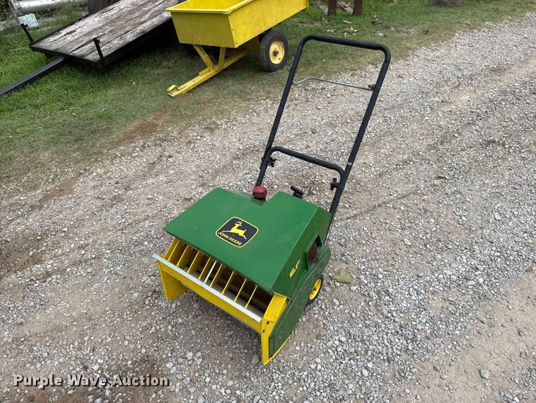 image for item ET6420 John Deere LT133 lawn mower