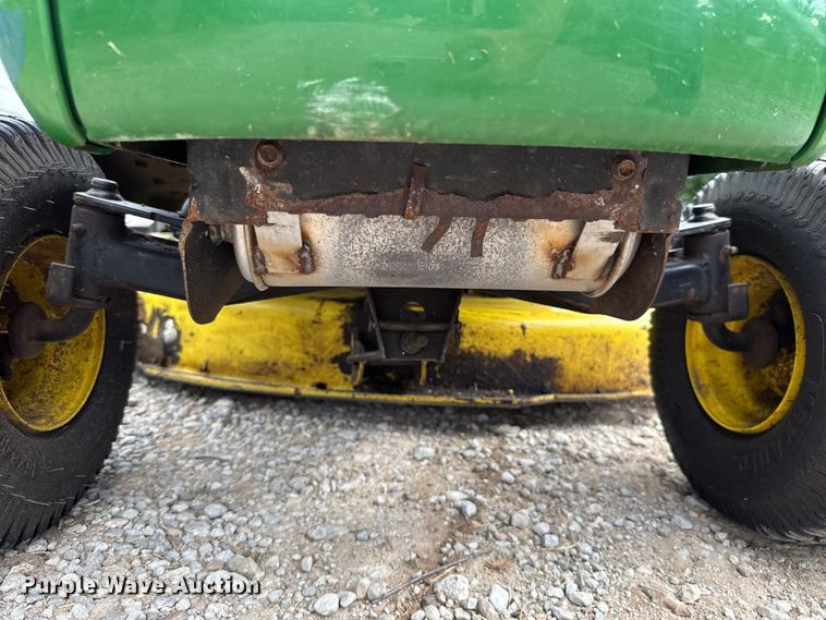 image for item ET6420 John Deere LT133 lawn mower