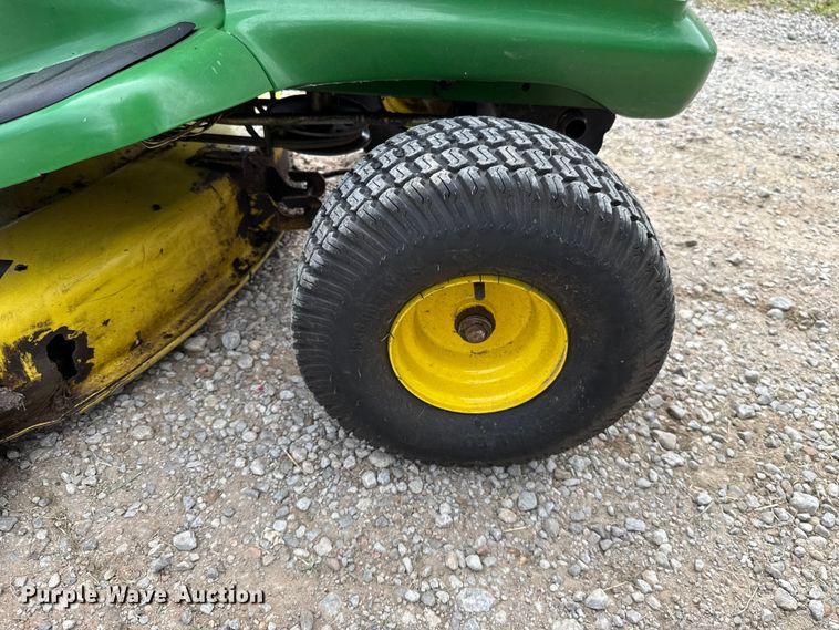 image for item ET6420 John Deere LT133 lawn mower