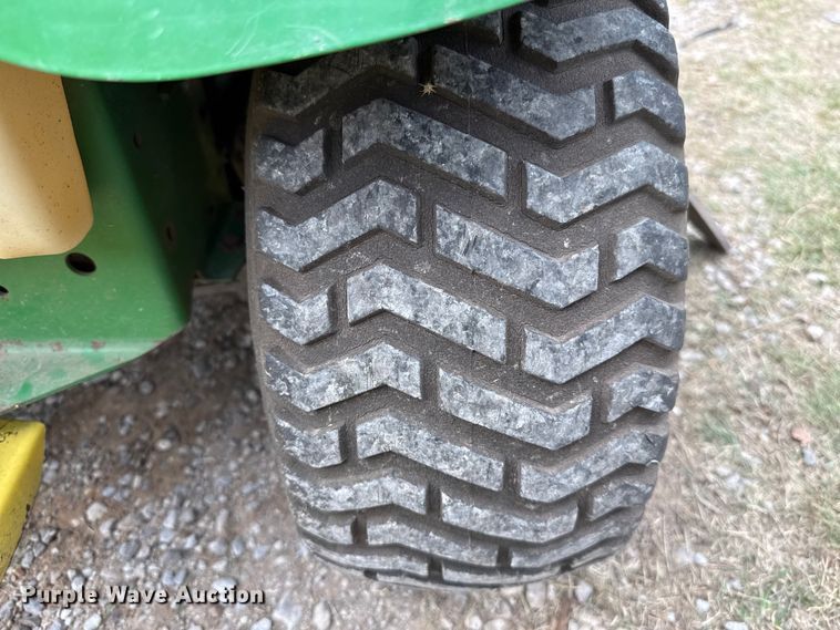 image for item ET6420 John Deere LT133 lawn mower