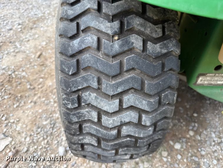 image for item ET6420 John Deere LT133 lawn mower