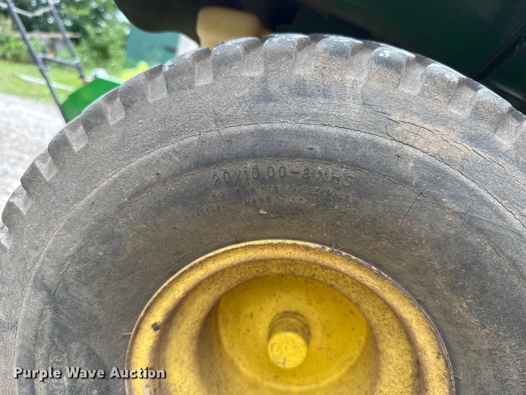 image for item ET6420 John Deere LT133 lawn mower