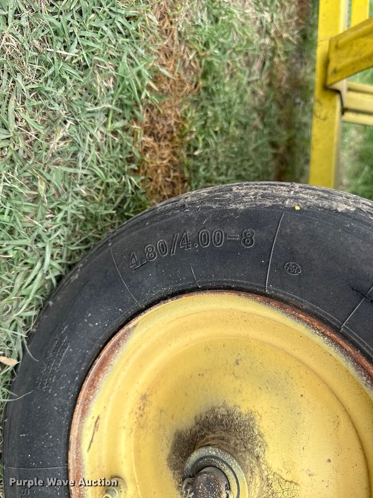 image for item ET6420 John Deere LT133 lawn mower