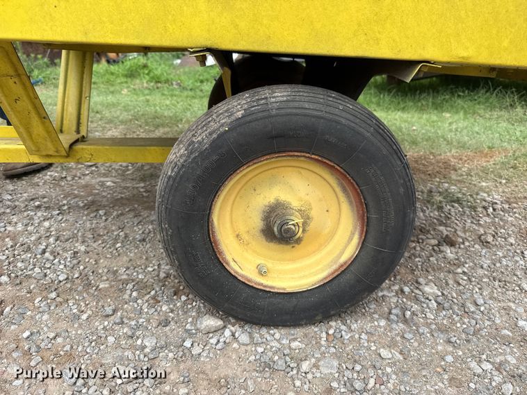image for item ET6420 John Deere LT133 lawn mower