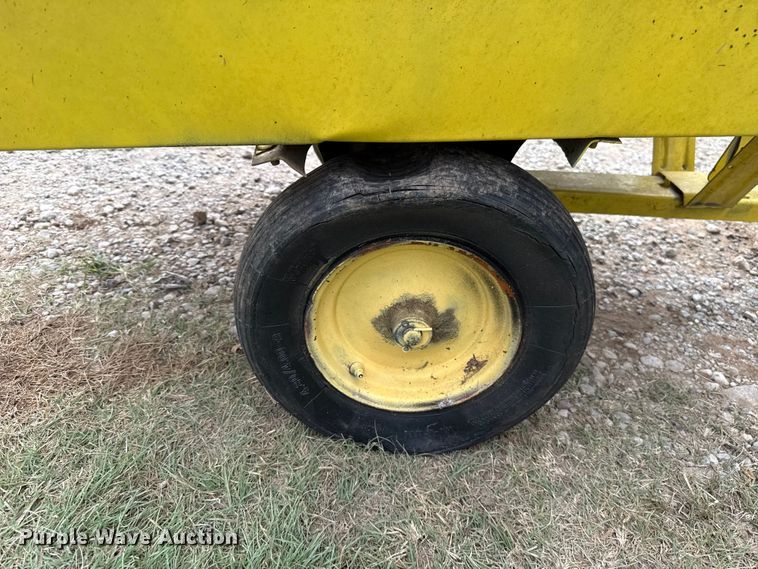 image for item ET6420 John Deere LT133 lawn mower